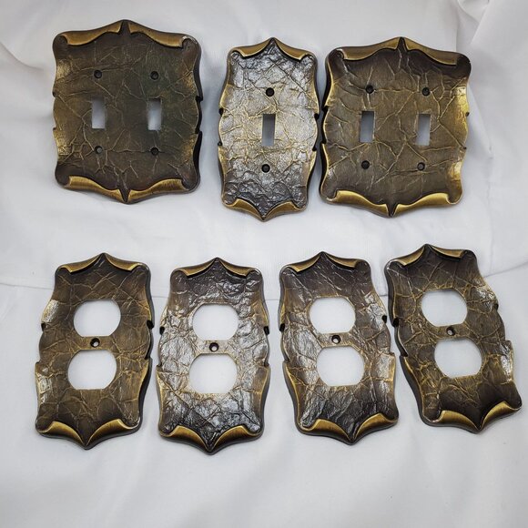Vintage 7-Piece AMEROCK Metal Outlet & Switch Plate Covers Antique Brass Finish - Picture 10 of 10